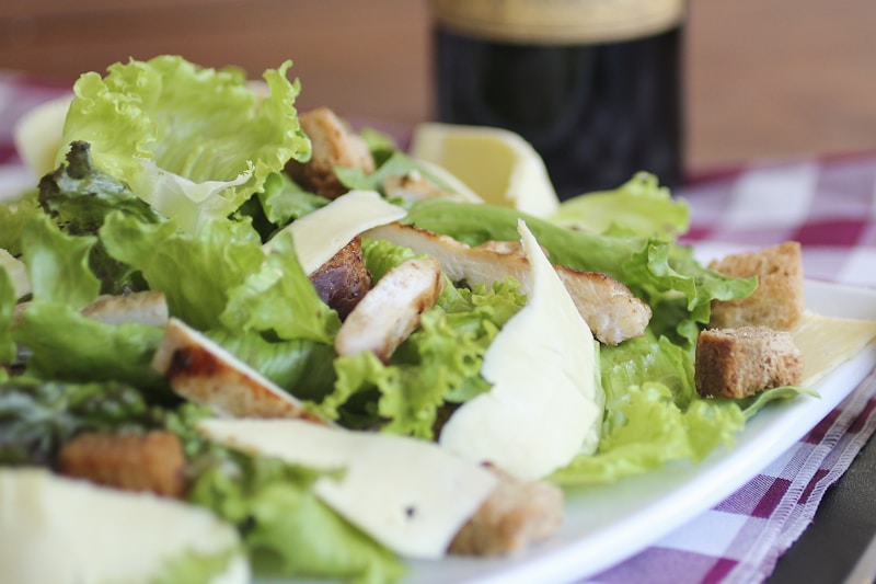 Salade Caesar au poulet grillé